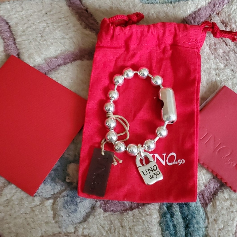 - Uno de 50 duo beaded with xtra adj red heart …warranty card ♥️ bag etc uno - Picture 2 of 8